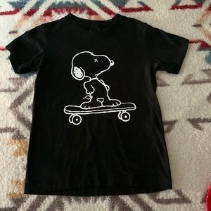 Kids Uniqlo Snoopy skateboard shirt